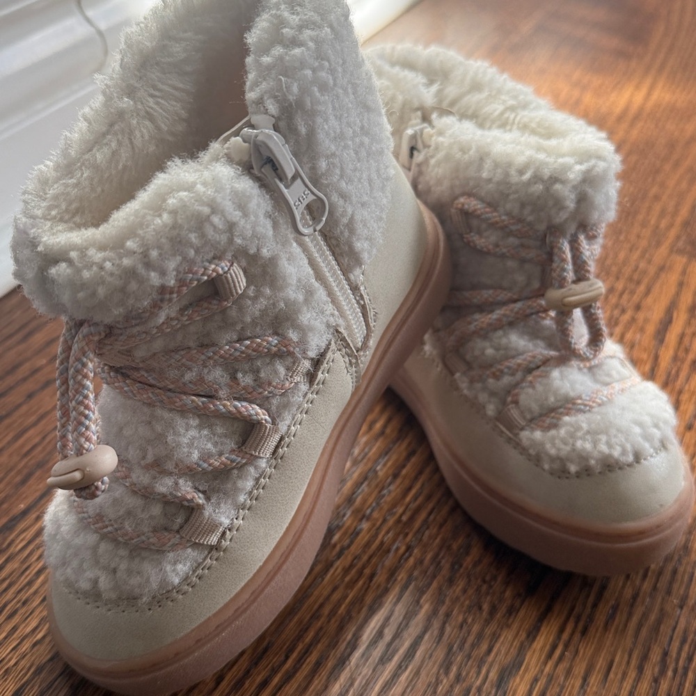 Cat & Jack Size 10 Kids' Cream Winter Boots